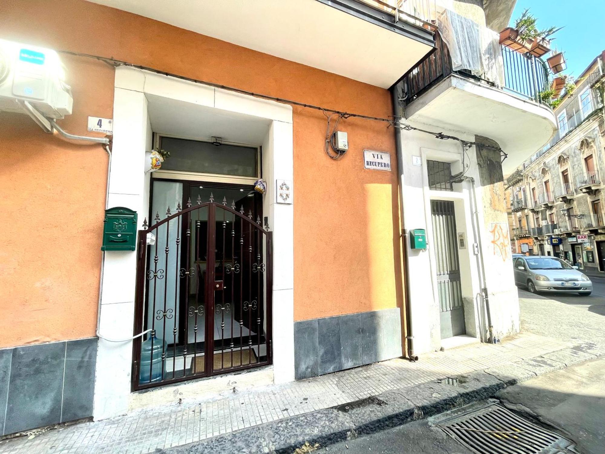 Casa Giniusa Central Studio Catania Bagian luar foto